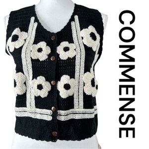 COMMENSE Button Front Black Sweater Vest w/Ivory Flowers & Borders, Size S.